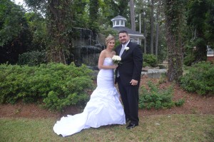 Samantha Queen and Jason Jones were married at Wedding Chapel by the Sea. 